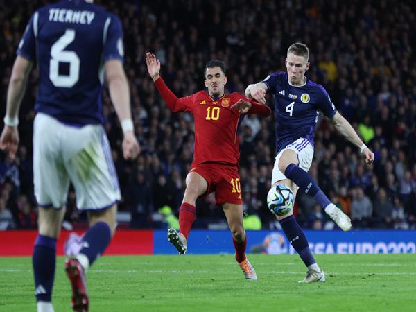 Bóng đá hôm nay 29/3: Scotland bất ngờ đánh bại Tây Ban Nha