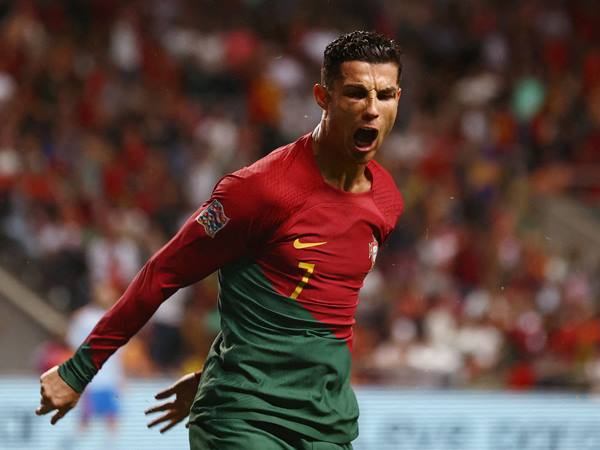 Ronaldo ở đội tuyển nào? Những điều cần biết về Ronaldo