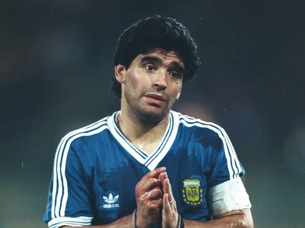 Diego Maradona là một trong những huyền thoại vĩ đại nhất của Argentina