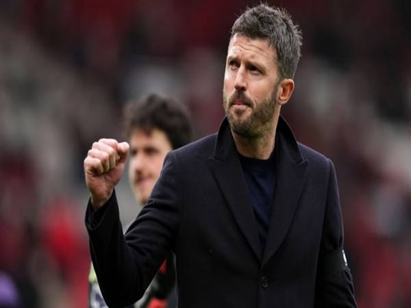 Carrick giúp Man United sống lại mạnh mẽ